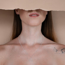 Cargar imagen en el visor de la galería, Collar Triangle YES Plata
